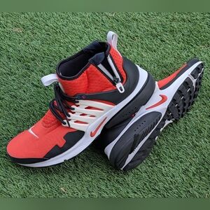 Nike Men's Red and Black High-Top Sneakers